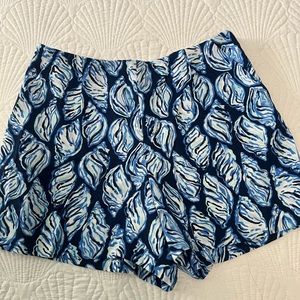 Lily Pulitzer shorts Sz 4. Excellent condition. Like new! Shell print,